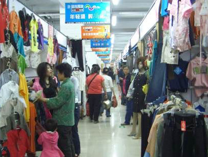 北京双龙华霆服装尾货市场